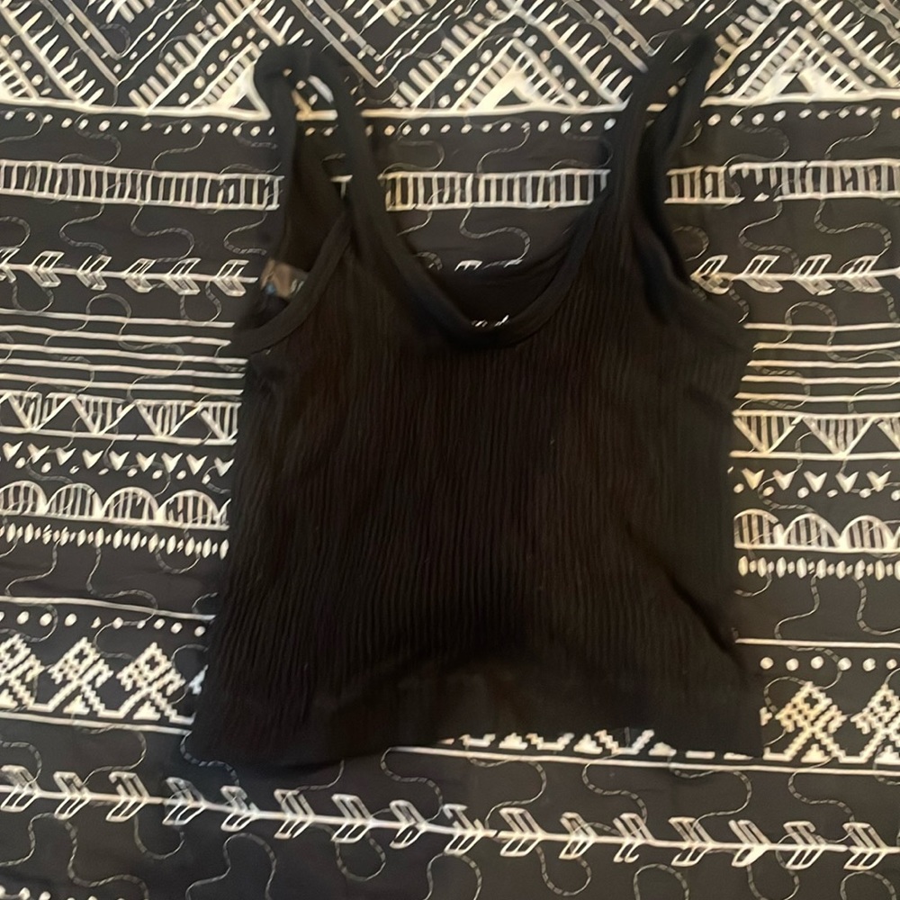 Black Cropped Tank Top - Picture 1 of 3